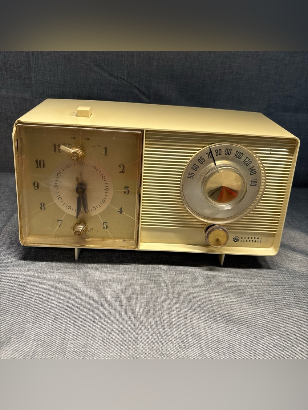 GE Tube AM Radio C-5060 Beige Radio Works, Alarm Clock Second Hand Does Not work